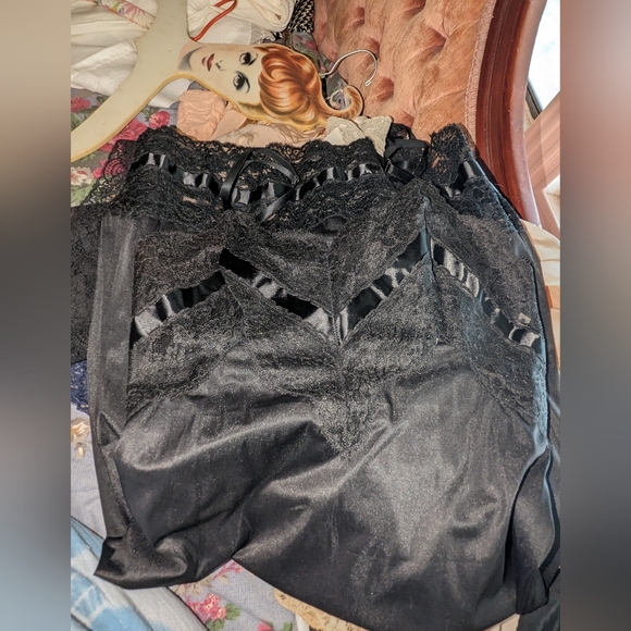 Sold In Cross Post Vintage Vanity Fair Black Slip Satin Never Worn 1970s - Picture 4 of 9